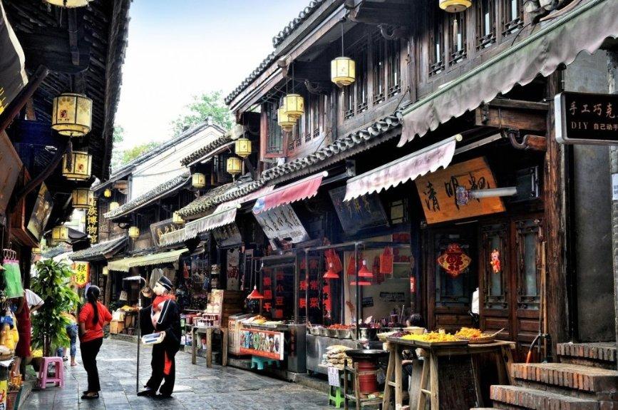 本涩携第四届“BSiEE本涩代言人招募”选手祝福龙年春节